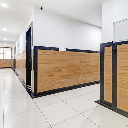 Oyo Townhouse 595 Majestic Inn Kochi Esterno foto