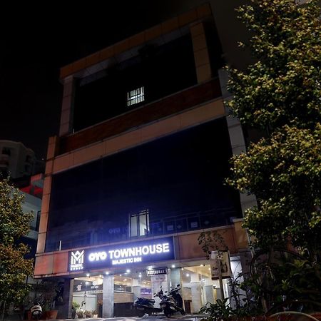 Oyo Townhouse 595 Majestic Inn Kochi Esterno foto