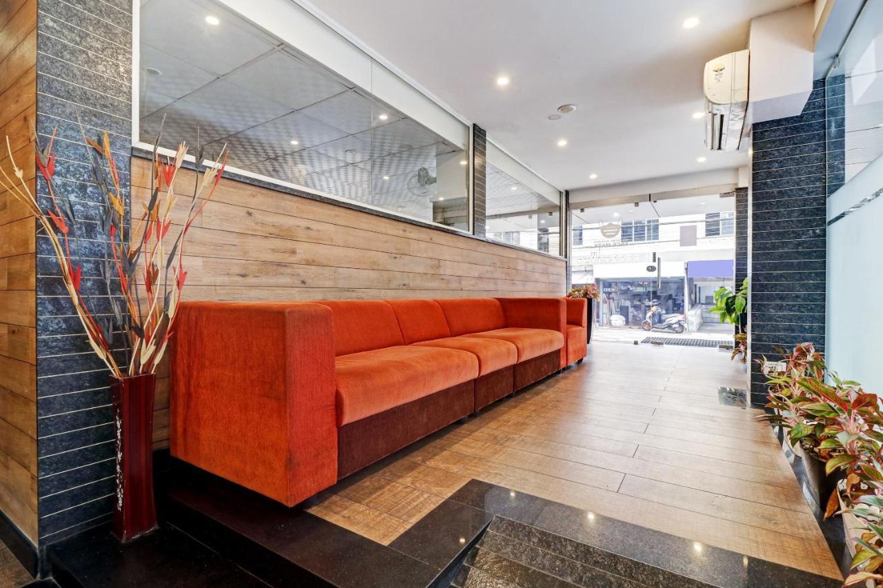 Oyo Townhouse 595 Majestic Inn Kochi Esterno foto