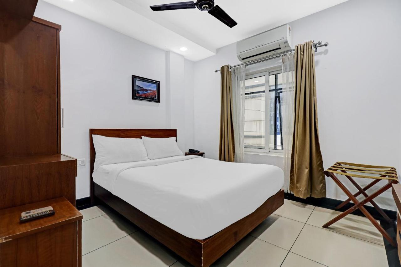 Oyo Townhouse 595 Majestic Inn Kochi Esterno foto