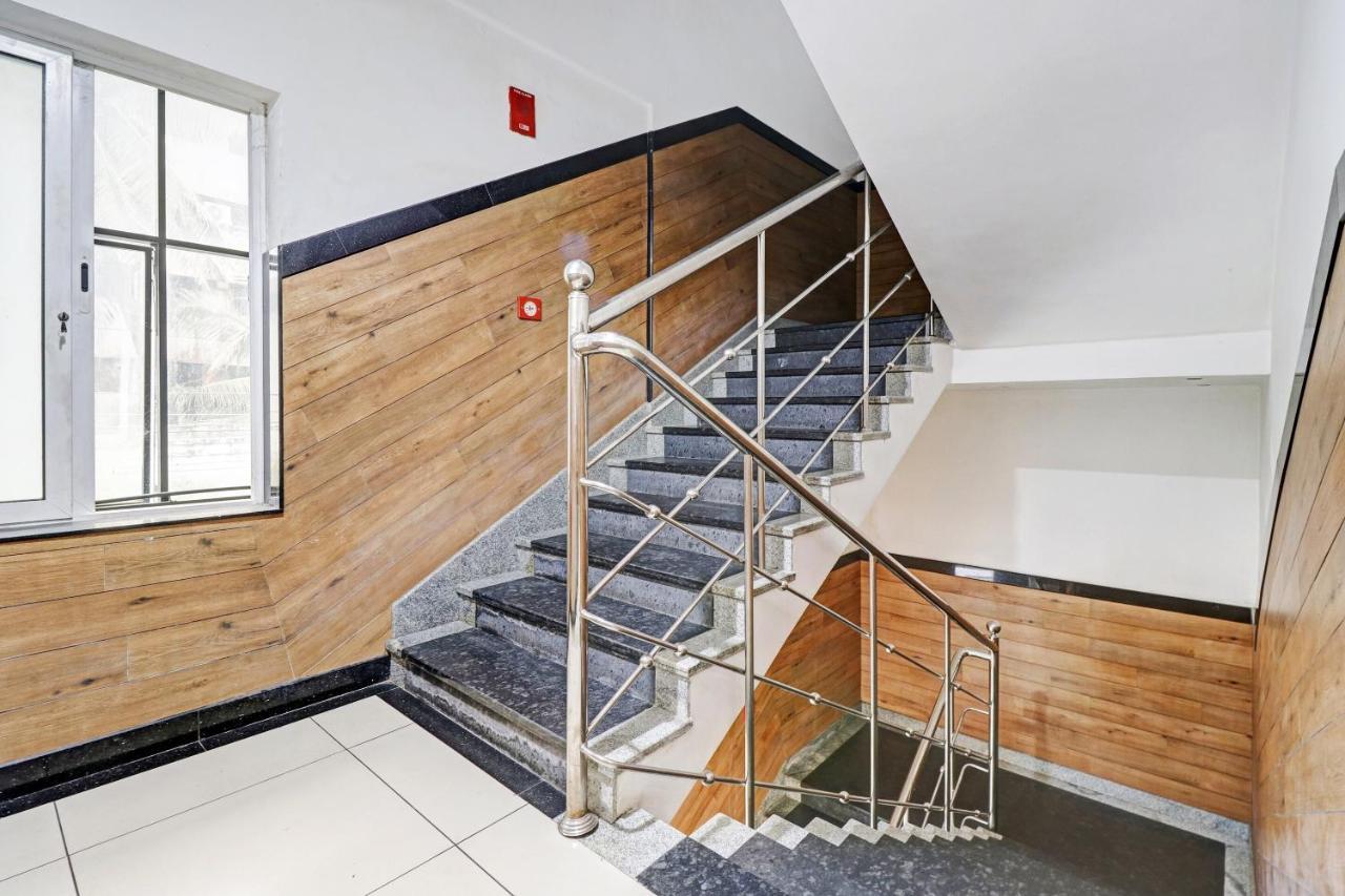 Oyo Townhouse 595 Majestic Inn Kochi Esterno foto