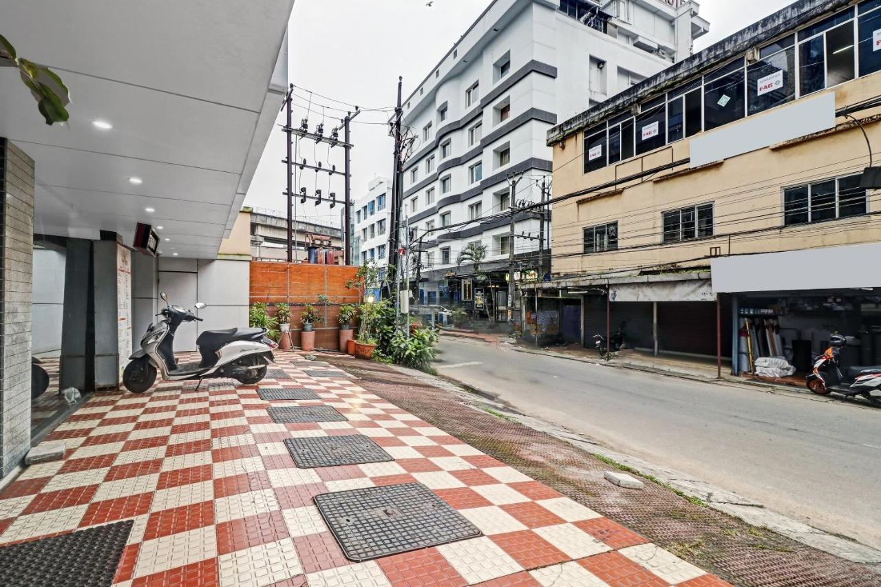Oyo Townhouse 595 Majestic Inn Kochi Esterno foto